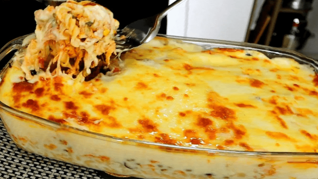 Macarrão de forno com frango simples