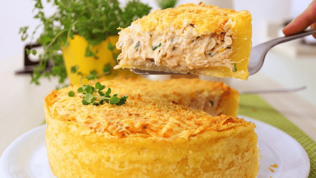 Torta de Mandioca com Frango e Queijo Prato