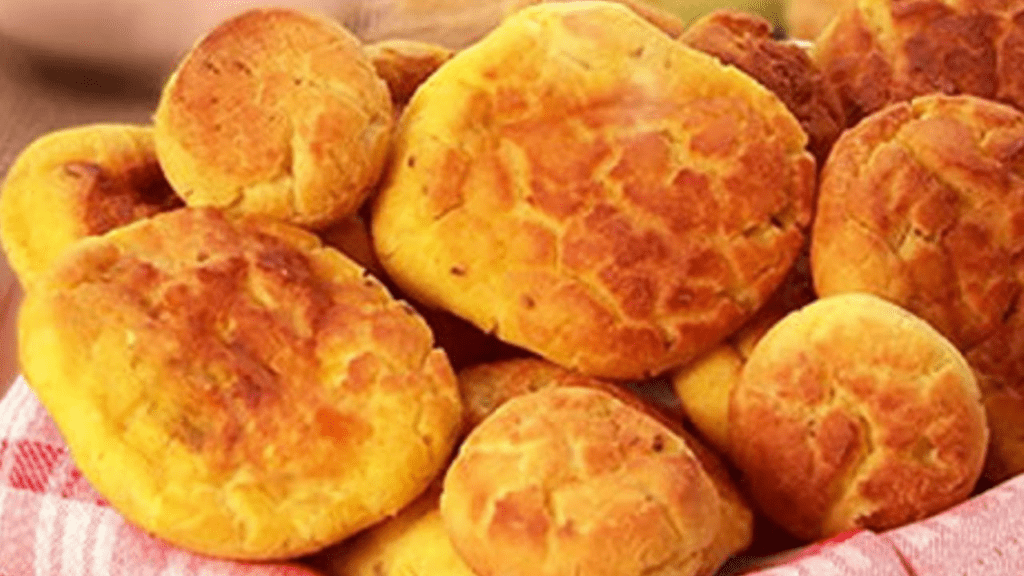 Broa de Fubá com Queijo