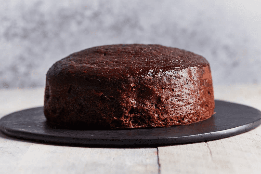 Bolo na Airfryer de Chocolate com Cobertura de Brigadeiro