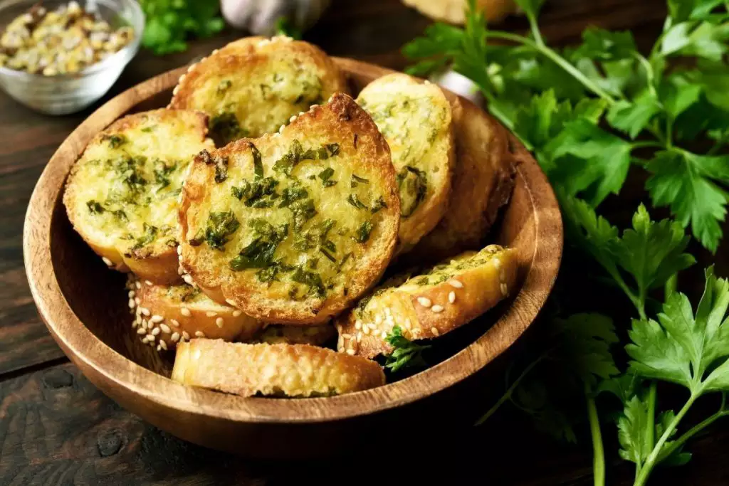 Pão de Alho com Queijo Crocante